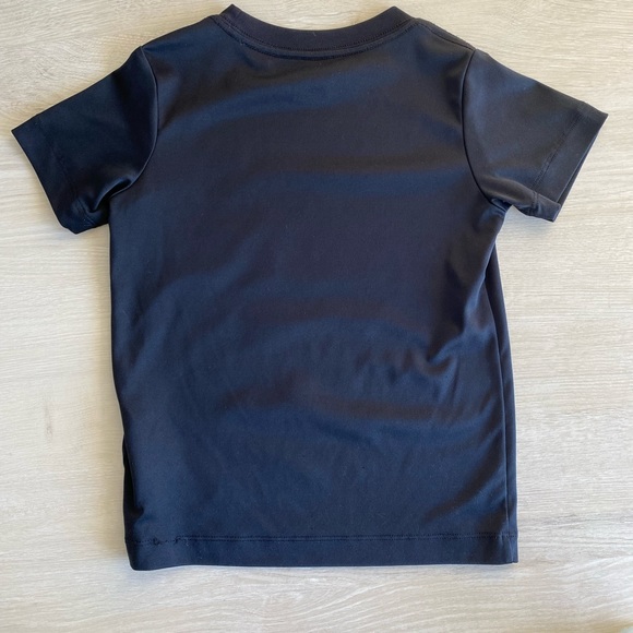 Nike Black Boys Size 5 T-Shirt - Picture 2 of 6
